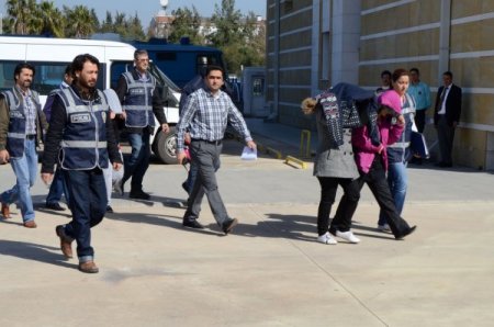 Emeklilik vaadiyle 30 kişiyi dolandırmışlar