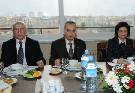 Emekliye Olan Manisa İl Müftüsü Hisar Onuruna Veda Yemeği