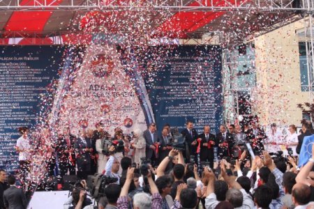 Emine Erdoğan, Vali Coş'un Kızını Başbakan'ın Koltuğuna Oturttu