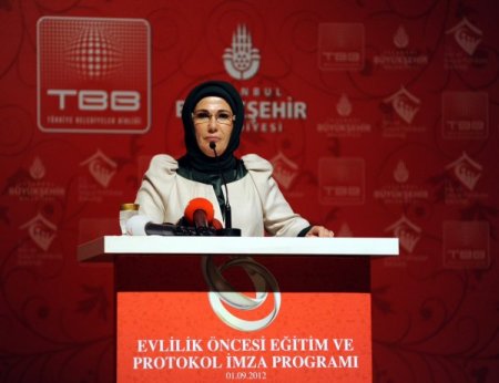 Emine Erdoğan: Aşk, saygı ve sevda üzerine kurulan evlilik her engeli aşar