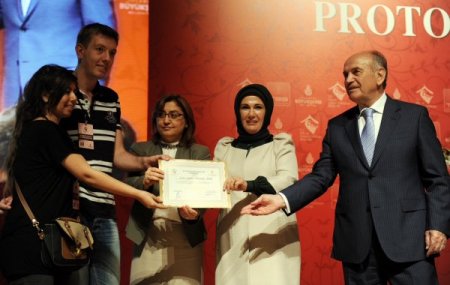 Emine Erdoğan: Aşk, saygı ve sevda üzerine kurulan evlilik her engeli aşar