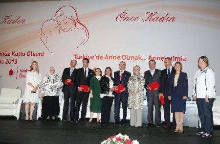 Emine Erdoğan: Bu yılki Anneler Günü, annelerin tebessüm edeceği bir gün olacak