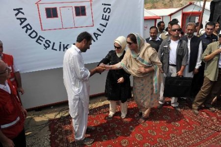 Emine Erdoğan Pakistan'da: Mevlana Evleri'nin Anahtarları Sahiplerine Dağıtıldı