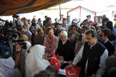 Emine Erdoğan Pakistan'da: Mevlana Evleri'nin Anahtarları Sahiplerine Dağıtıldı