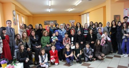 Emine Erdoğan Prag’daki Türk okulunu ziyaret etti