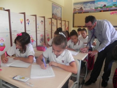 Emine Nakıboğlu İlköğretim Okulu'ndan, İngilizce için yabancı öğretmen