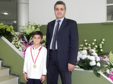 Emine Nakıboğlu öğrencisi resim yarışmasında birinci oldu