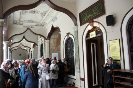 Emirsultan’a türbe ziyaretine gelenleri kadınları irşad bürosu karşılayacak
