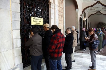 Emirsultan’a türbe ziyaretine gelenleri kadınları irşad bürosu karşılayacak