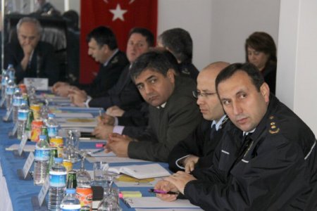 Emniyet, Bölge Toplantılarıyla Hizmet Çıtasını Yükseltiyor