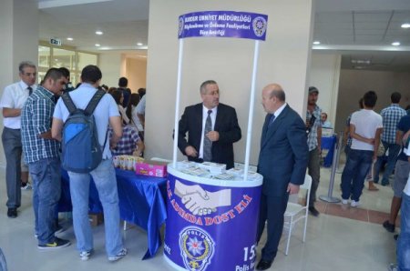 Emniyet, öğrencilere dostluk elini uzattı