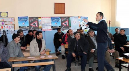 Emniyet, sürücü eğitimine traktör kullanıcılarından başladı