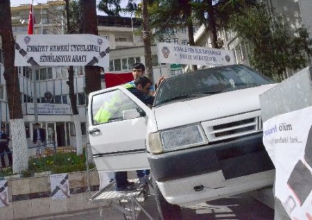 Emniyet kemeri kullanımı teşvik ediliyor