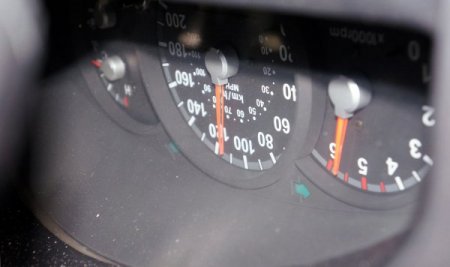 Emniyet kemeri taktılar, kazadan yara almadan kurtuldular