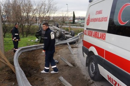 Emniyet kemeri taktılar, kazadan yara almadan kurtuldular