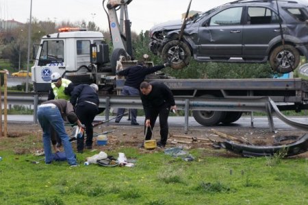 Emniyet kemeri taktılar, kazadan yara almadan kurtuldular