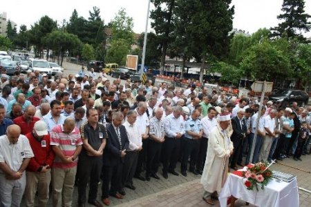 Emniyet Müdürü Fevzi Taş için gıyabi cenaze namazı kılındı