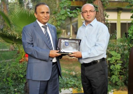 Emniyet Müdürü Yılmaz, el sallayarak Antalya’ya veda etti