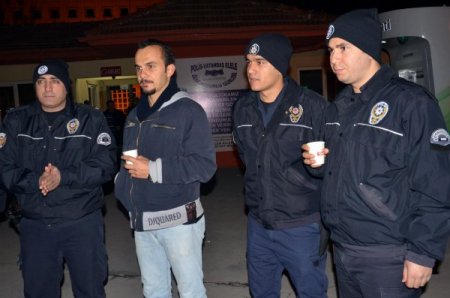 Emniyet müdüründen göreve çıkan polislere salep ikramı