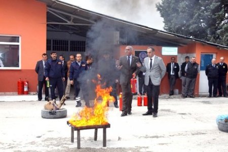 Emniyet personeli yangın söndürme tatbikatı yaptı