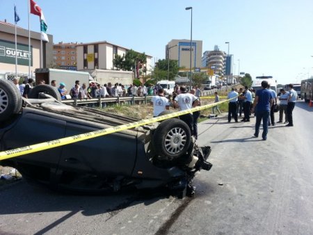 Emniyet şeridinde seyreden otomobil takla attı: 1 ölü