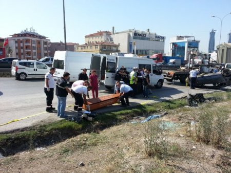 Emniyet şeridinde seyreden otomobil takla attı: 1 ölü