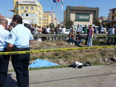 Emniyet şeridinde seyreden otomobil takla attı: 1 ölü