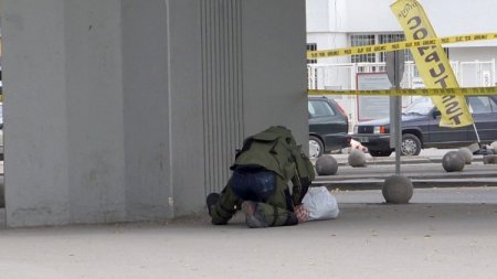 Emniyet yakınındaki şüpheli paket polisi alarma geçirdi