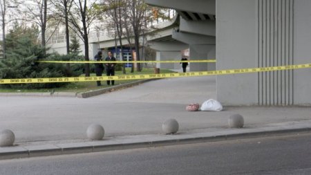 Emniyet yakınındaki şüpheli paket polisi alarma geçirdi