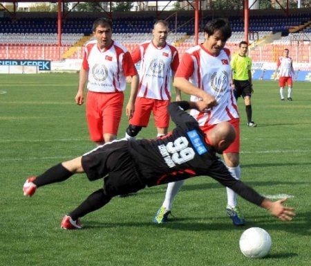 Emniyetspor Basınspor'u 6-1 yendi