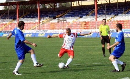Emniyetspor Basınspor'u 6-1 yendi