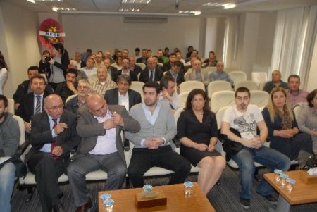 EMO, kazada ölen üyelerini panelle andı