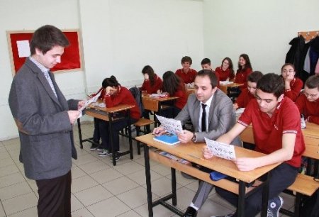 Empati için öğretmenler öğrenci, öğrenciler öğretmen oldu