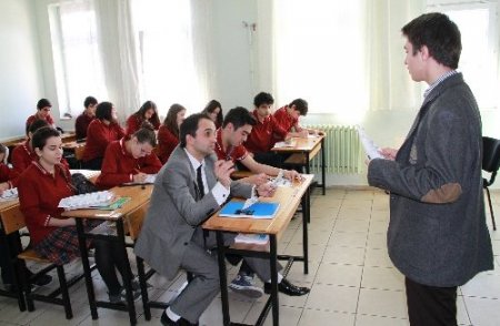 Empati için öğretmenler öğrenci, öğrenciler öğretmen oldu