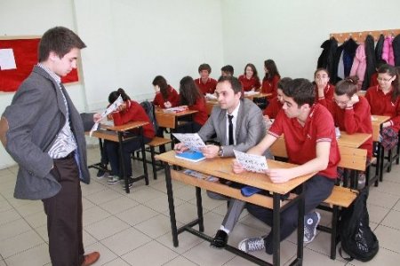 Empati için öğretmenler öğrenci, öğrenciler öğretmen oldu