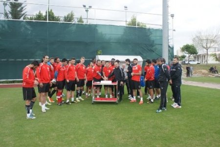 Emrah Başsan'a sürpriz doğum günü