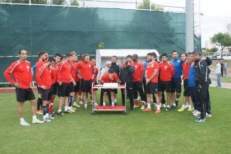 Emrah Başsan'a sürpriz doğum günü