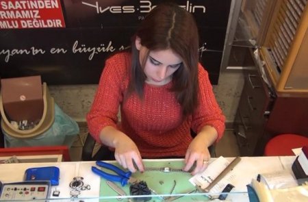 En büyük mutluluğu tamir ettiği saatlerin tıkır tıkır işlemesi