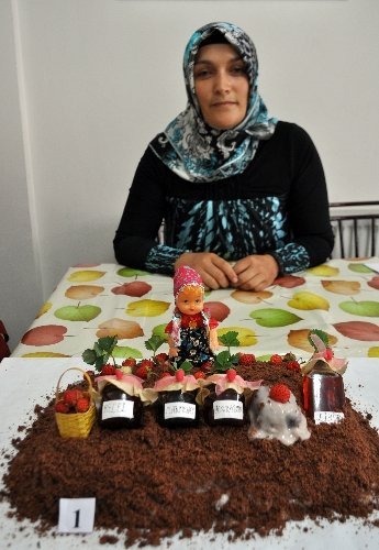 En güzel çilekli pasta ve bilgi yarışması yapıldı