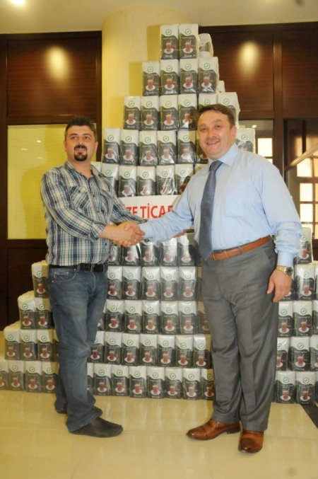 En İyi Çayı Demledi, Bir Ton Kuru Çayı Kaptı