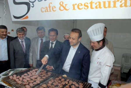 'En Nefis' Festivalde 2 Ton Köfte Dağıtıldı