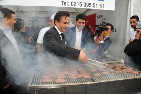'En Nefis' Festivalde 2 Ton Köfte Dağıtıldı