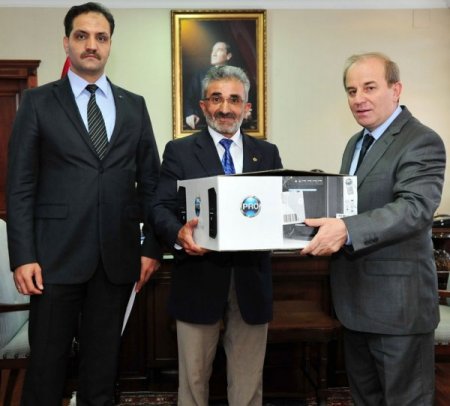 En temiz köye bilgisayar hediye edildi