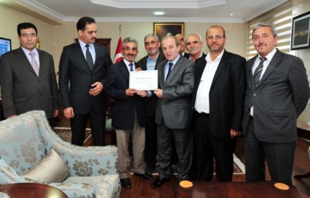 En temiz köye bilgisayar hediye edildi