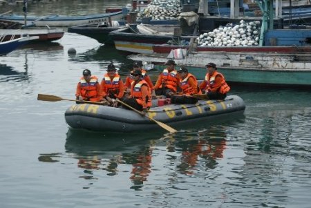 Endonezya, Batan Geminin Yolcuları Arıyor