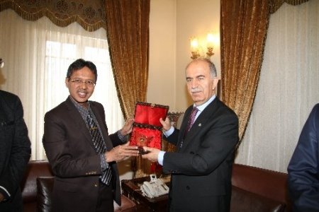 Endonezya Batı Sumatra adasına Türk koleji müjdesi