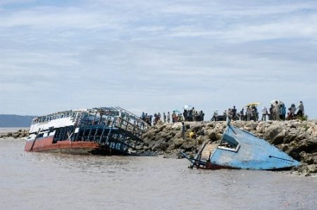 Endonezya'da 200 Kişiye Mezar Olan Gemi Denizden Çıkarıldı