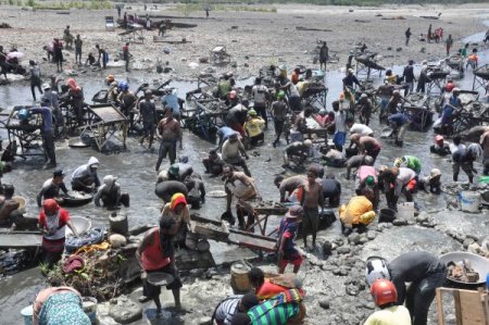 Endonezya'da Altına Hücum