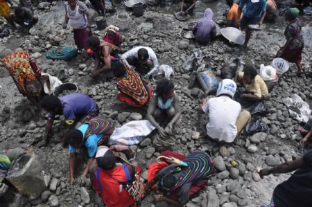 Endonezya'da Altına Hücum