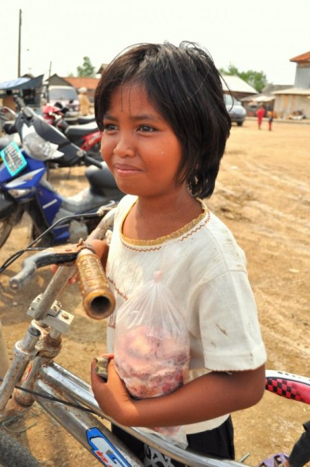 Endonezya'da Dağıtılan Kurban Eti Gönülleri Fethetti